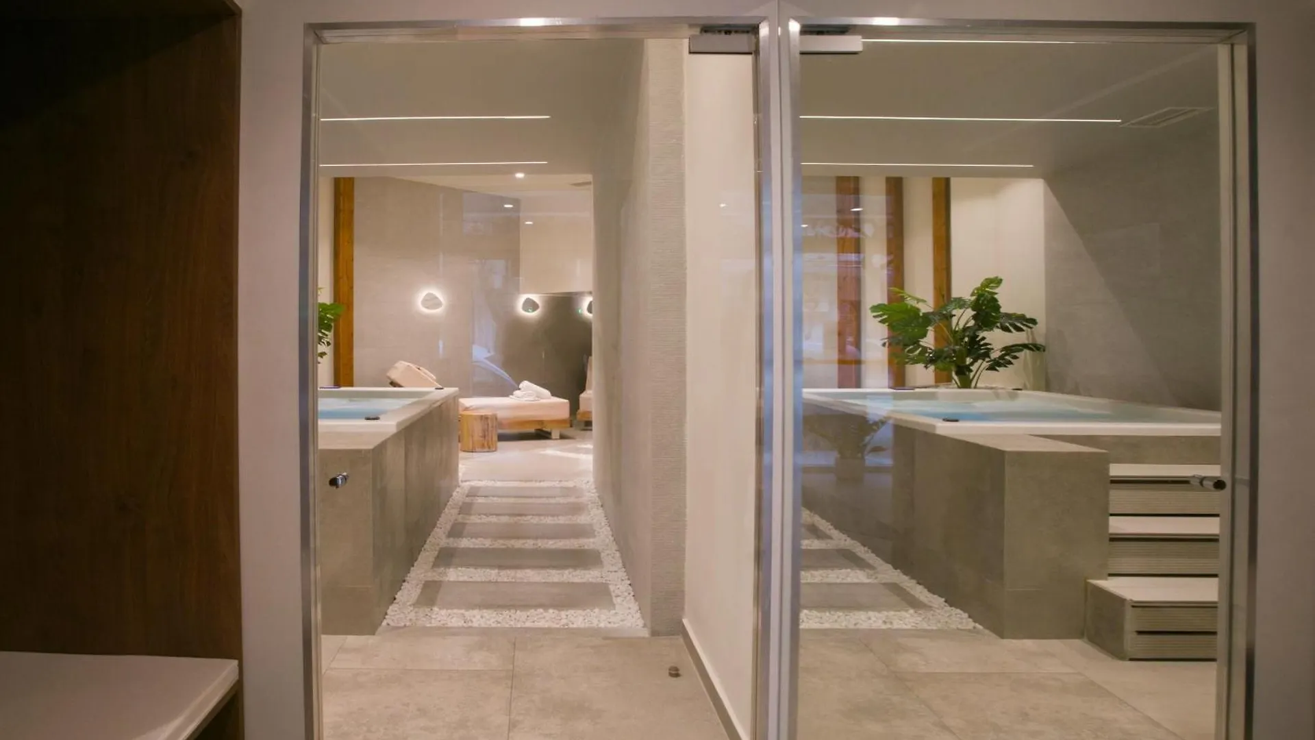 White Luxury Bed and Breakfast Thessaloníki 2*,
