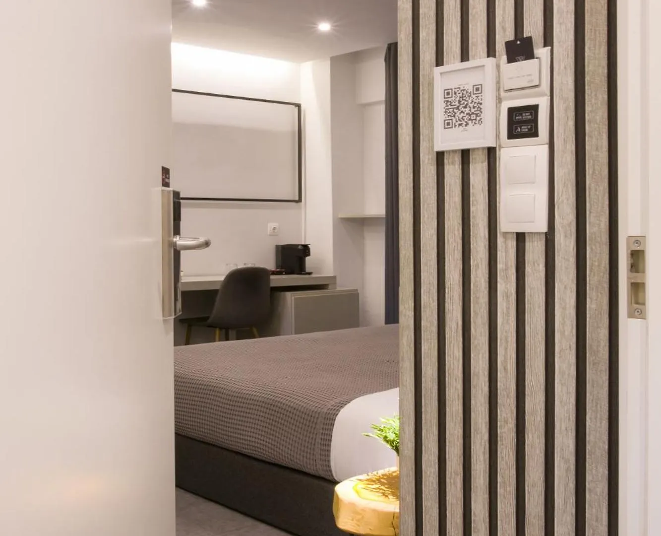White Luxury Bed & Breakfast Thessaloniki 2*,  Greece